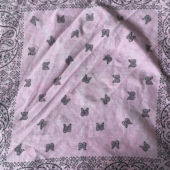 Pink bandana, very sturdy. - Picture 3 of 3